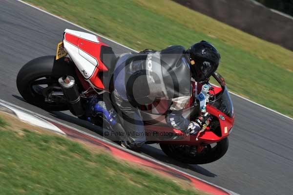 Motorcycle action photographs;Trackday digital images;event digital images;eventdigitalimages;no limits trackday;peter wileman photography;snetterton;snetterton circuit norfolk;snetterton photographs;trackday;trackday photos