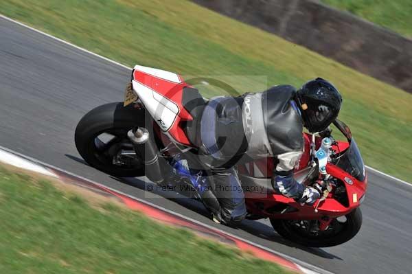 Motorcycle action photographs;Trackday digital images;event digital images;eventdigitalimages;no limits trackday;peter wileman photography;snetterton;snetterton circuit norfolk;snetterton photographs;trackday;trackday photos