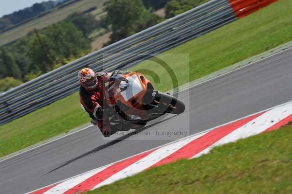 Motorcycle action photographs;Trackday digital images;event digital images;eventdigitalimages;no limits trackday;peter wileman photography;snetterton;snetterton circuit norfolk;snetterton photographs;trackday;trackday photos