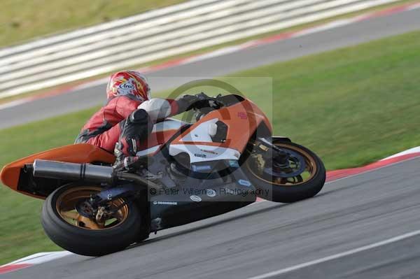 Motorcycle action photographs;Trackday digital images;event digital images;eventdigitalimages;no limits trackday;peter wileman photography;snetterton;snetterton circuit norfolk;snetterton photographs;trackday;trackday photos