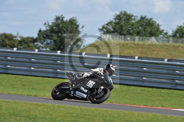 Motorcycle action photographs;Trackday digital images;event digital images;eventdigitalimages;no limits trackday;peter wileman photography;snetterton;snetterton circuit norfolk;snetterton photographs;trackday;trackday photos