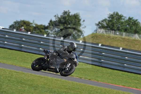 Motorcycle action photographs;Trackday digital images;event digital images;eventdigitalimages;no limits trackday;peter wileman photography;snetterton;snetterton circuit norfolk;snetterton photographs;trackday;trackday photos