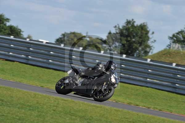 Motorcycle action photographs;Trackday digital images;event digital images;eventdigitalimages;no limits trackday;peter wileman photography;snetterton;snetterton circuit norfolk;snetterton photographs;trackday;trackday photos