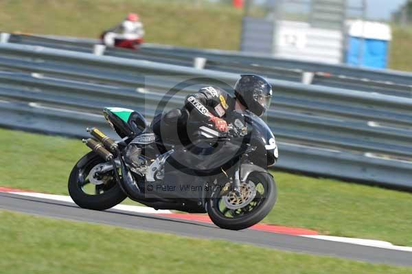 Motorcycle action photographs;Trackday digital images;event digital images;eventdigitalimages;no limits trackday;peter wileman photography;snetterton;snetterton circuit norfolk;snetterton photographs;trackday;trackday photos
