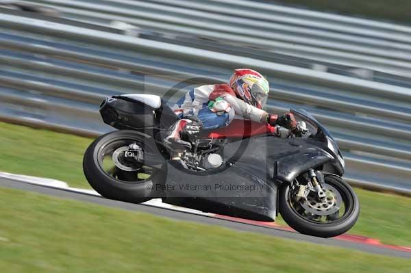 Motorcycle action photographs;Trackday digital images;event digital images;eventdigitalimages;no limits trackday;peter wileman photography;snetterton;snetterton circuit norfolk;snetterton photographs;trackday;trackday photos