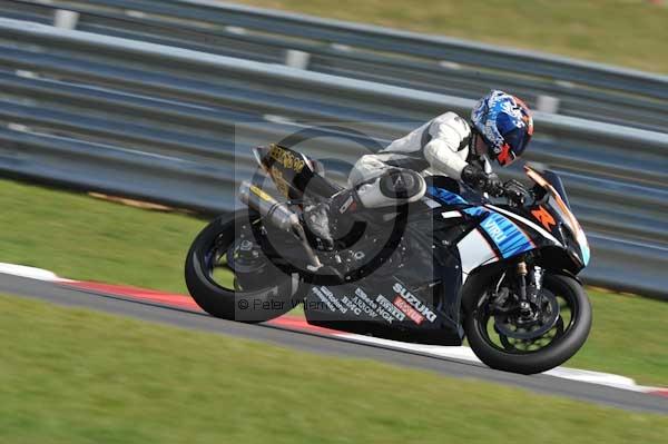Motorcycle action photographs;Trackday digital images;event digital images;eventdigitalimages;no limits trackday;peter wileman photography;snetterton;snetterton circuit norfolk;snetterton photographs;trackday;trackday photos