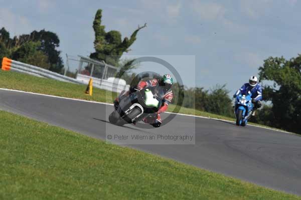 Motorcycle action photographs;Trackday digital images;event digital images;eventdigitalimages;no limits trackday;peter wileman photography;snetterton;snetterton circuit norfolk;snetterton photographs;trackday;trackday photos