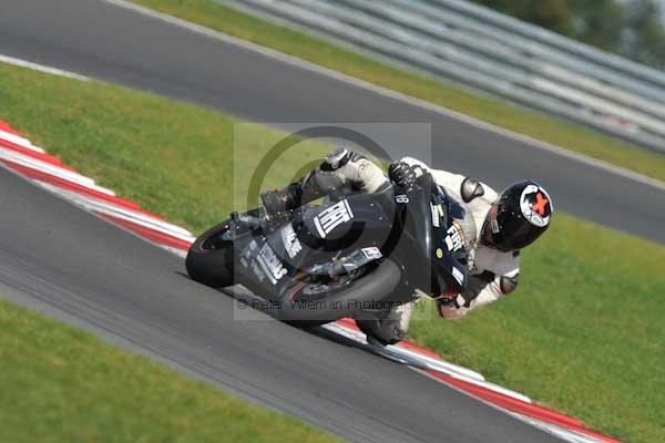 Motorcycle action photographs;Trackday digital images;event digital images;eventdigitalimages;no limits trackday;peter wileman photography;snetterton;snetterton circuit norfolk;snetterton photographs;trackday;trackday photos