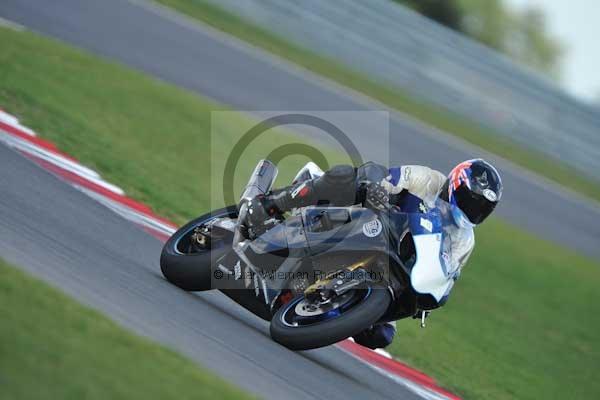 Motorcycle action photographs;Trackday digital images;event digital images;eventdigitalimages;no limits trackday;peter wileman photography;snetterton;snetterton circuit norfolk;snetterton photographs;trackday;trackday photos