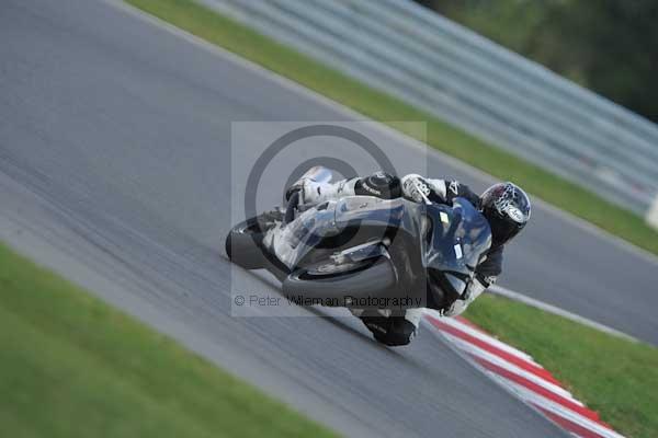 Motorcycle action photographs;Trackday digital images;event digital images;eventdigitalimages;no limits trackday;peter wileman photography;snetterton;snetterton circuit norfolk;snetterton photographs;trackday;trackday photos