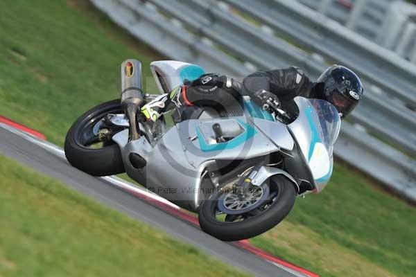 Motorcycle action photographs;Trackday digital images;event digital images;eventdigitalimages;no limits trackday;peter wileman photography;snetterton;snetterton circuit norfolk;snetterton photographs;trackday;trackday photos