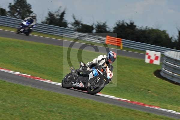 Motorcycle action photographs;Trackday digital images;event digital images;eventdigitalimages;no limits trackday;peter wileman photography;snetterton;snetterton circuit norfolk;snetterton photographs;trackday;trackday photos