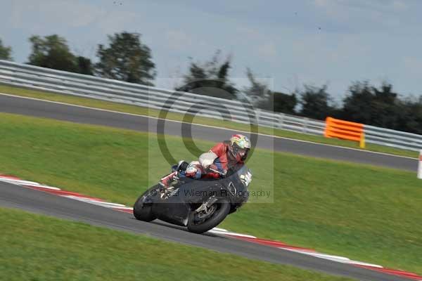 Motorcycle action photographs;Trackday digital images;event digital images;eventdigitalimages;no limits trackday;peter wileman photography;snetterton;snetterton circuit norfolk;snetterton photographs;trackday;trackday photos