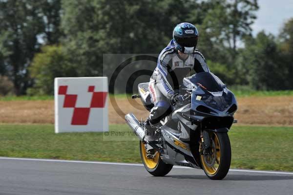 Motorcycle action photographs;Trackday digital images;event digital images;eventdigitalimages;no limits trackday;peter wileman photography;snetterton;snetterton circuit norfolk;snetterton photographs;trackday;trackday photos