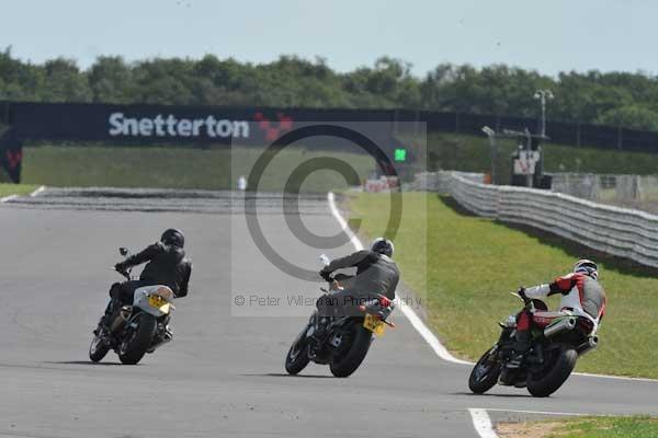 Motorcycle action photographs;Trackday digital images;event digital images;eventdigitalimages;no limits trackday;peter wileman photography;snetterton;snetterton circuit norfolk;snetterton photographs;trackday;trackday photos