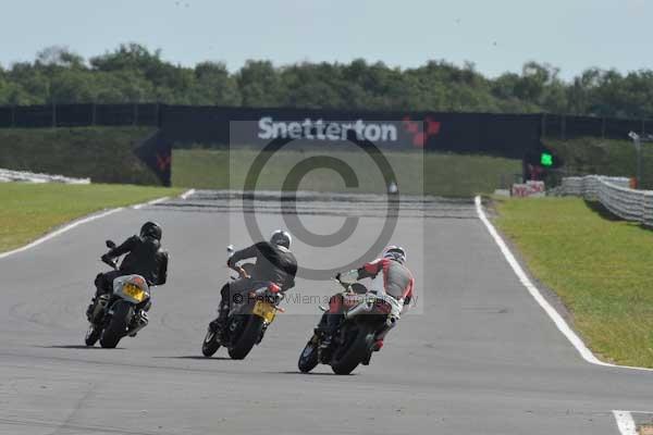 Motorcycle action photographs;Trackday digital images;event digital images;eventdigitalimages;no limits trackday;peter wileman photography;snetterton;snetterton circuit norfolk;snetterton photographs;trackday;trackday photos