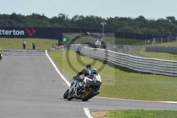 Motorcycle action photographs;Trackday digital images;event digital images;eventdigitalimages;no limits trackday;peter wileman photography;snetterton;snetterton circuit norfolk;snetterton photographs;trackday;trackday photos