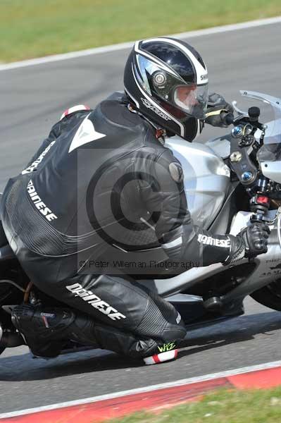 Motorcycle action photographs;Trackday digital images;event digital images;eventdigitalimages;no limits trackday;peter wileman photography;snetterton;snetterton circuit norfolk;snetterton photographs;trackday;trackday photos