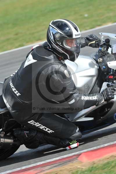 Motorcycle action photographs;Trackday digital images;event digital images;eventdigitalimages;no limits trackday;peter wileman photography;snetterton;snetterton circuit norfolk;snetterton photographs;trackday;trackday photos