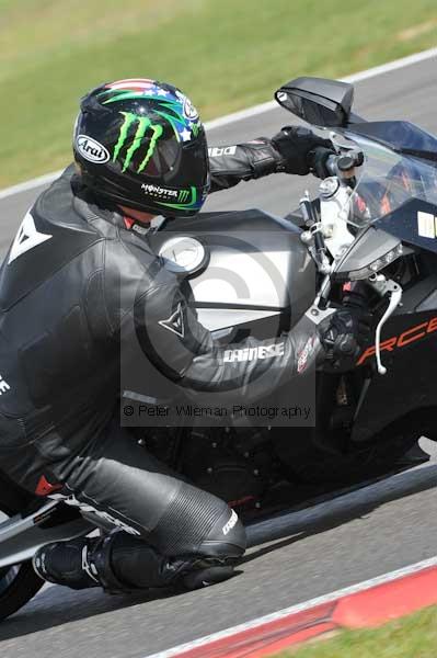 Motorcycle action photographs;Trackday digital images;event digital images;eventdigitalimages;no limits trackday;peter wileman photography;snetterton;snetterton circuit norfolk;snetterton photographs;trackday;trackday photos
