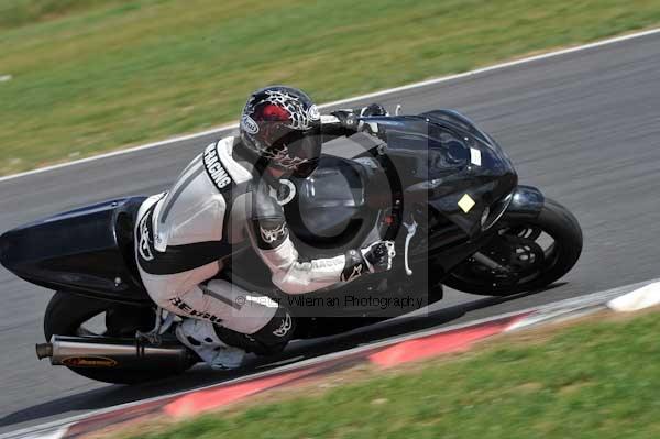 Motorcycle action photographs;Trackday digital images;event digital images;eventdigitalimages;no limits trackday;peter wileman photography;snetterton;snetterton circuit norfolk;snetterton photographs;trackday;trackday photos