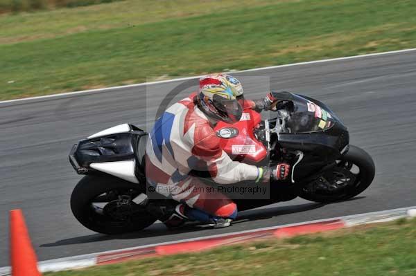 Motorcycle action photographs;Trackday digital images;event digital images;eventdigitalimages;no limits trackday;peter wileman photography;snetterton;snetterton circuit norfolk;snetterton photographs;trackday;trackday photos