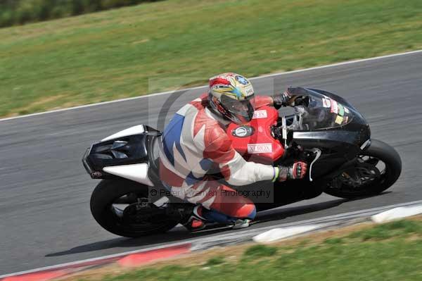 Motorcycle action photographs;Trackday digital images;event digital images;eventdigitalimages;no limits trackday;peter wileman photography;snetterton;snetterton circuit norfolk;snetterton photographs;trackday;trackday photos