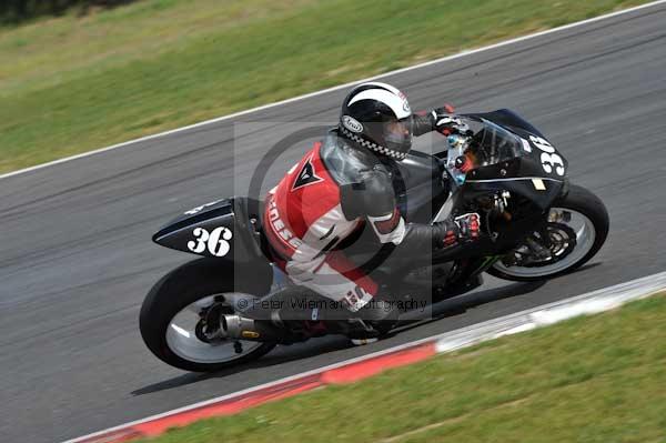 Motorcycle action photographs;Trackday digital images;event digital images;eventdigitalimages;no limits trackday;peter wileman photography;snetterton;snetterton circuit norfolk;snetterton photographs;trackday;trackday photos