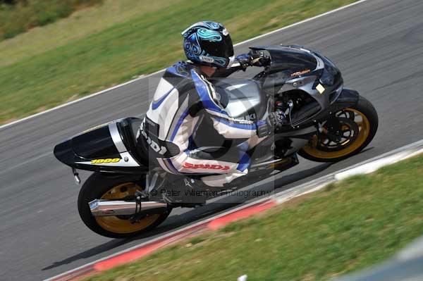 Motorcycle action photographs;Trackday digital images;event digital images;eventdigitalimages;no limits trackday;peter wileman photography;snetterton;snetterton circuit norfolk;snetterton photographs;trackday;trackday photos