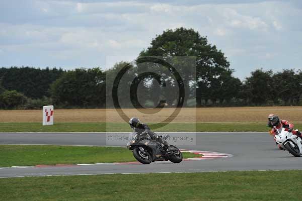 Motorcycle action photographs;Trackday digital images;event digital images;eventdigitalimages;no limits trackday;peter wileman photography;snetterton;snetterton circuit norfolk;snetterton photographs;trackday;trackday photos