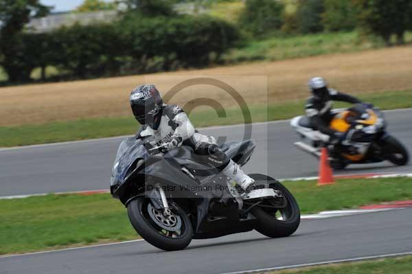Motorcycle action photographs;Trackday digital images;event digital images;eventdigitalimages;no limits trackday;peter wileman photography;snetterton;snetterton circuit norfolk;snetterton photographs;trackday;trackday photos