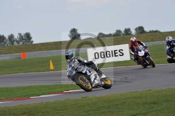 Motorcycle action photographs;Trackday digital images;event digital images;eventdigitalimages;no limits trackday;peter wileman photography;snetterton;snetterton circuit norfolk;snetterton photographs;trackday;trackday photos