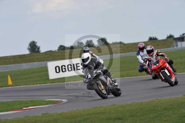 Motorcycle action photographs;Trackday digital images;event digital images;eventdigitalimages;no limits trackday;peter wileman photography;snetterton;snetterton circuit norfolk;snetterton photographs;trackday;trackday photos
