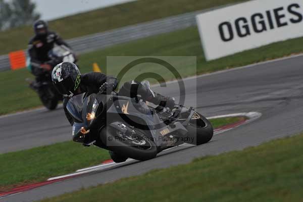 Motorcycle action photographs;Trackday digital images;event digital images;eventdigitalimages;no limits trackday;peter wileman photography;snetterton;snetterton circuit norfolk;snetterton photographs;trackday;trackday photos