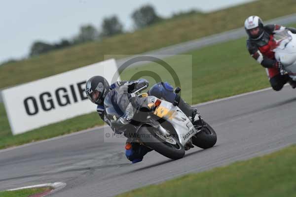 Motorcycle action photographs;Trackday digital images;event digital images;eventdigitalimages;no limits trackday;peter wileman photography;snetterton;snetterton circuit norfolk;snetterton photographs;trackday;trackday photos