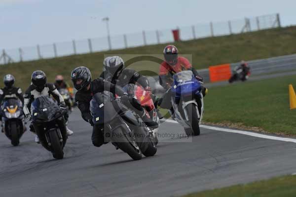 Motorcycle action photographs;Trackday digital images;event digital images;eventdigitalimages;no limits trackday;peter wileman photography;snetterton;snetterton circuit norfolk;snetterton photographs;trackday;trackday photos
