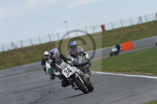 Motorcycle action photographs;Trackday digital images;event digital images;eventdigitalimages;no limits trackday;peter wileman photography;snetterton;snetterton circuit norfolk;snetterton photographs;trackday;trackday photos