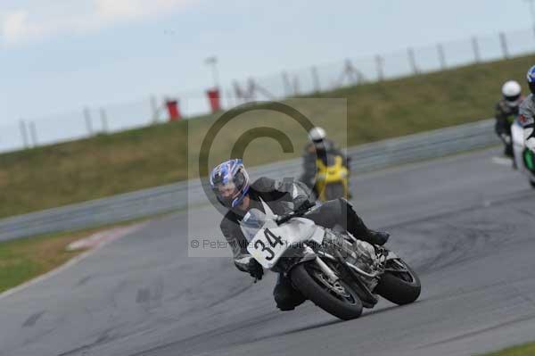 Motorcycle action photographs;Trackday digital images;event digital images;eventdigitalimages;no limits trackday;peter wileman photography;snetterton;snetterton circuit norfolk;snetterton photographs;trackday;trackday photos