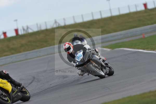 Motorcycle action photographs;Trackday digital images;event digital images;eventdigitalimages;no limits trackday;peter wileman photography;snetterton;snetterton circuit norfolk;snetterton photographs;trackday;trackday photos