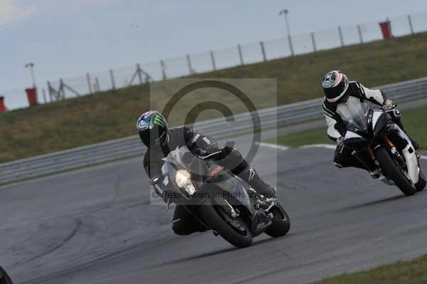 Motorcycle action photographs;Trackday digital images;event digital images;eventdigitalimages;no limits trackday;peter wileman photography;snetterton;snetterton circuit norfolk;snetterton photographs;trackday;trackday photos