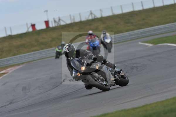Motorcycle action photographs;Trackday digital images;event digital images;eventdigitalimages;no limits trackday;peter wileman photography;snetterton;snetterton circuit norfolk;snetterton photographs;trackday;trackday photos