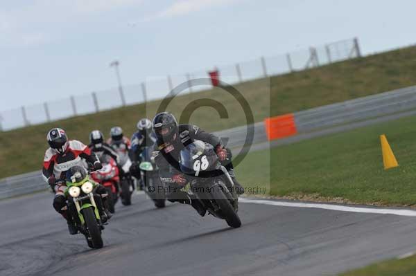 Motorcycle action photographs;Trackday digital images;event digital images;eventdigitalimages;no limits trackday;peter wileman photography;snetterton;snetterton circuit norfolk;snetterton photographs;trackday;trackday photos