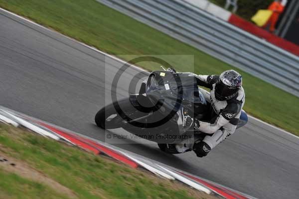 Motorcycle action photographs;Trackday digital images;event digital images;eventdigitalimages;no limits trackday;peter wileman photography;snetterton;snetterton circuit norfolk;snetterton photographs;trackday;trackday photos