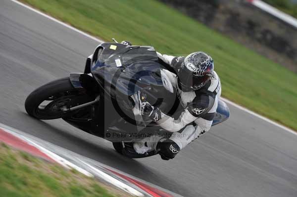 Motorcycle action photographs;Trackday digital images;event digital images;eventdigitalimages;no limits trackday;peter wileman photography;snetterton;snetterton circuit norfolk;snetterton photographs;trackday;trackday photos