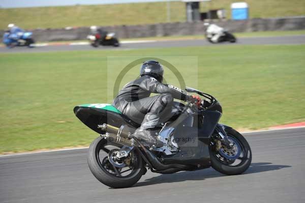 Motorcycle action photographs;Trackday digital images;event digital images;eventdigitalimages;no limits trackday;peter wileman photography;snetterton;snetterton circuit norfolk;snetterton photographs;trackday;trackday photos