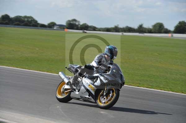 Motorcycle action photographs;Trackday digital images;event digital images;eventdigitalimages;no limits trackday;peter wileman photography;snetterton;snetterton circuit norfolk;snetterton photographs;trackday;trackday photos