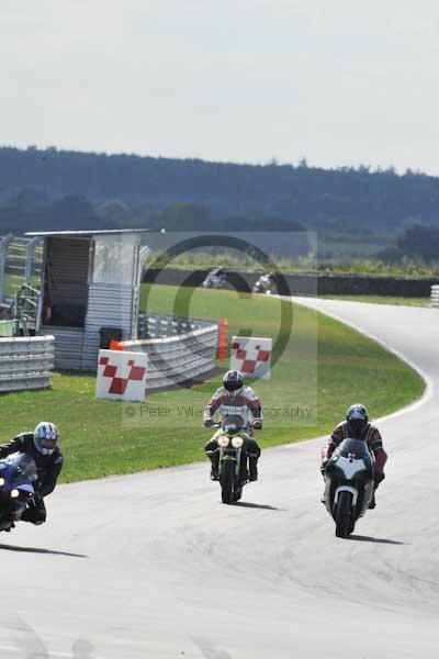 Motorcycle action photographs;Trackday digital images;event digital images;eventdigitalimages;no limits trackday;peter wileman photography;snetterton;snetterton circuit norfolk;snetterton photographs;trackday;trackday photos