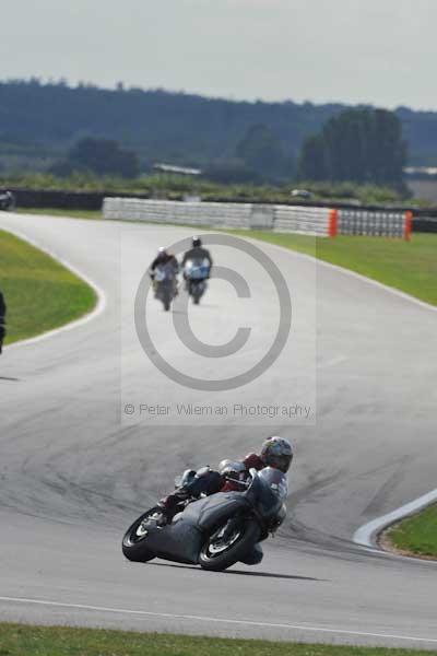 Motorcycle action photographs;Trackday digital images;event digital images;eventdigitalimages;no limits trackday;peter wileman photography;snetterton;snetterton circuit norfolk;snetterton photographs;trackday;trackday photos