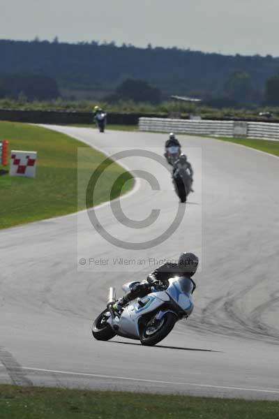 Motorcycle action photographs;Trackday digital images;event digital images;eventdigitalimages;no limits trackday;peter wileman photography;snetterton;snetterton circuit norfolk;snetterton photographs;trackday;trackday photos
