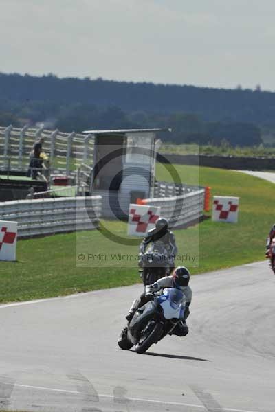 Motorcycle action photographs;Trackday digital images;event digital images;eventdigitalimages;no limits trackday;peter wileman photography;snetterton;snetterton circuit norfolk;snetterton photographs;trackday;trackday photos